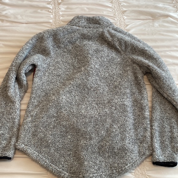 Maurice’s Women's Faux Sherpa Pullover Size Small in Gray, Black and Red - Picture 3 of 3